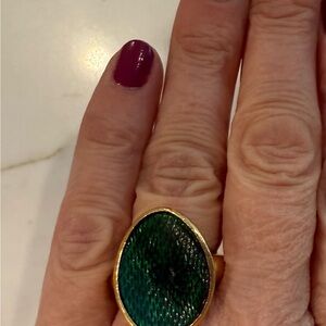 Trifari Vintage Elegant Green and Gold Women's Ring Size 5
